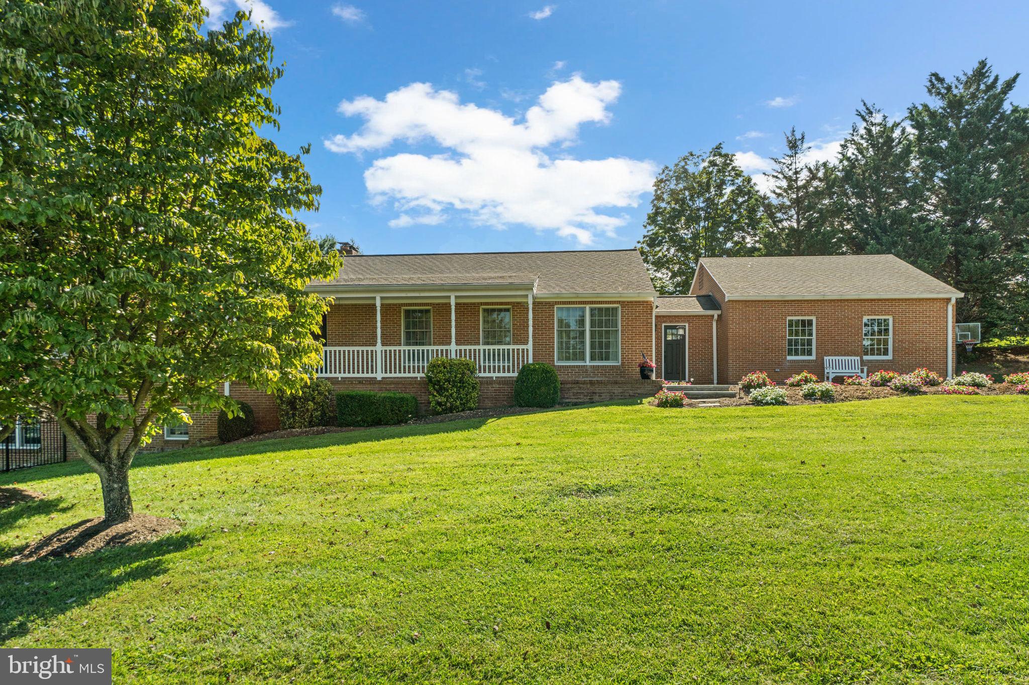 3856 SAINT CLAIR COURT