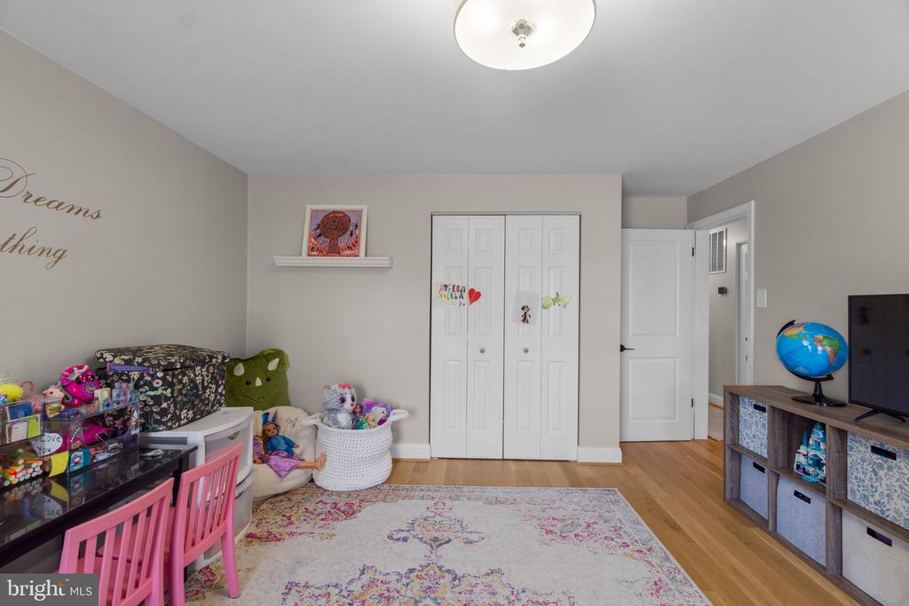 3856 SAINT CLAIR COURT