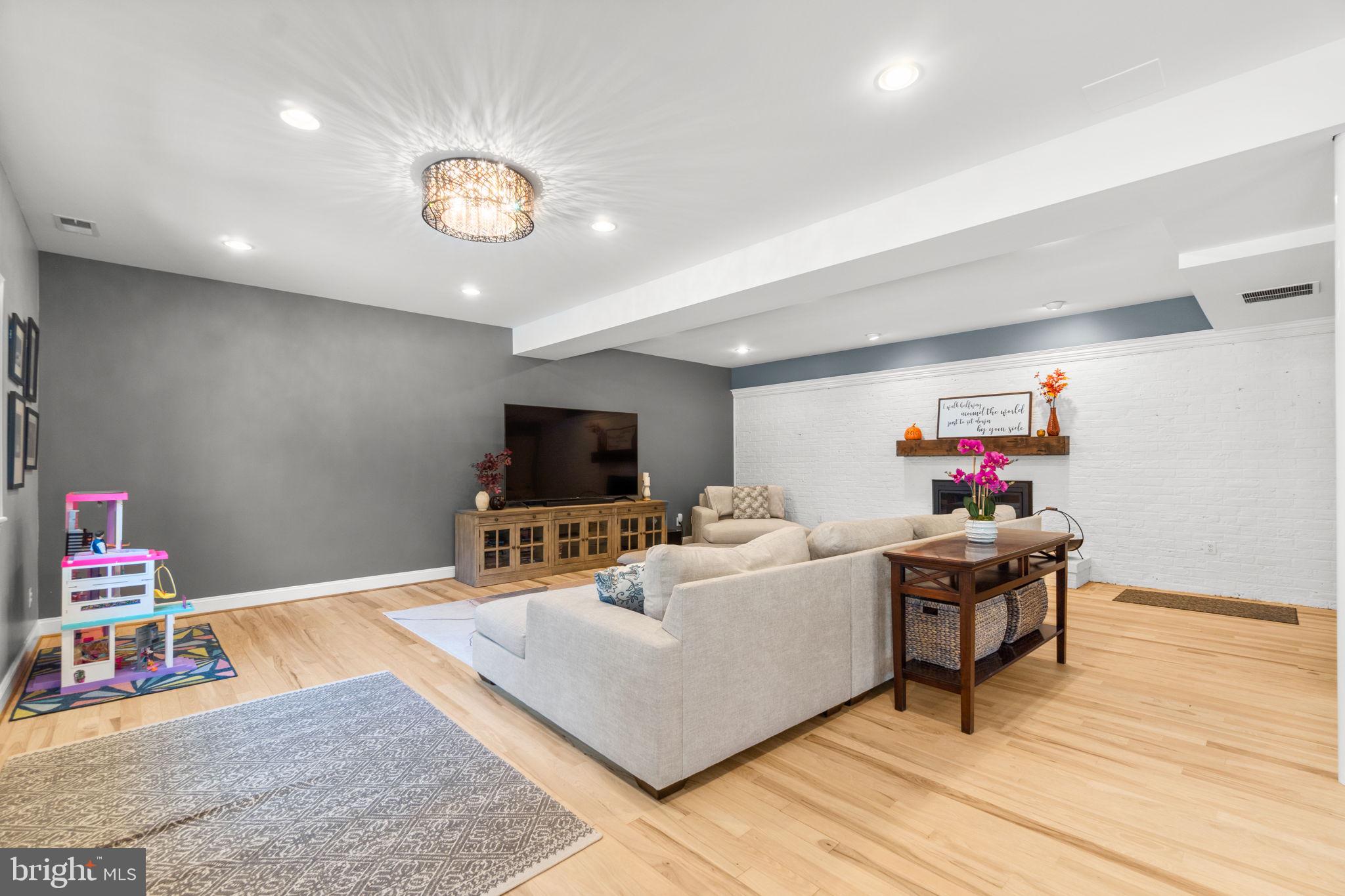 3856 SAINT CLAIR COURT