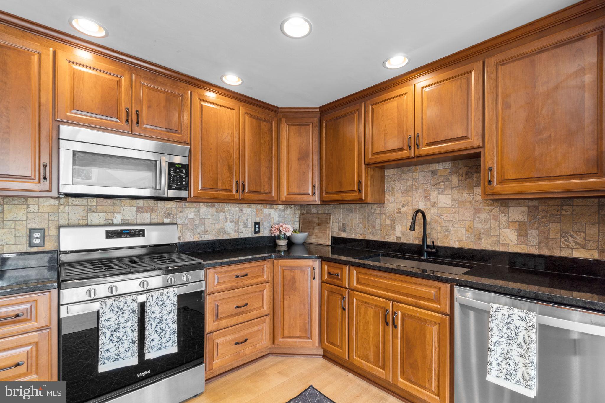 3856 SAINT CLAIR COURT