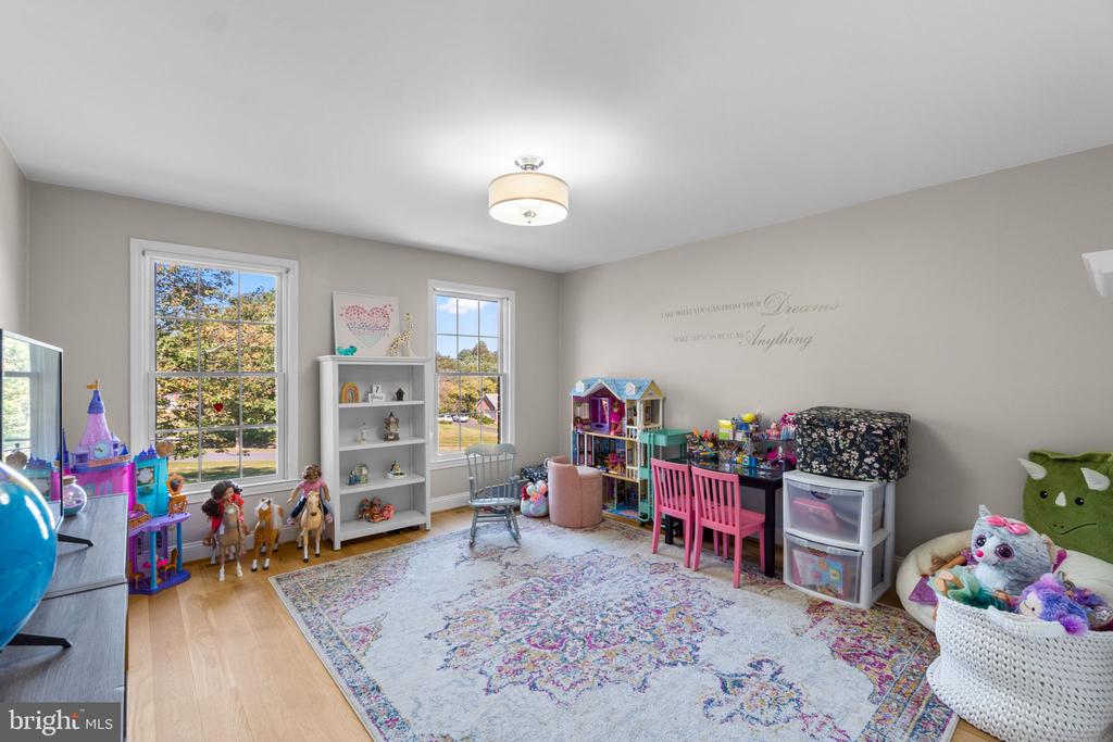 3856 SAINT CLAIR COURT