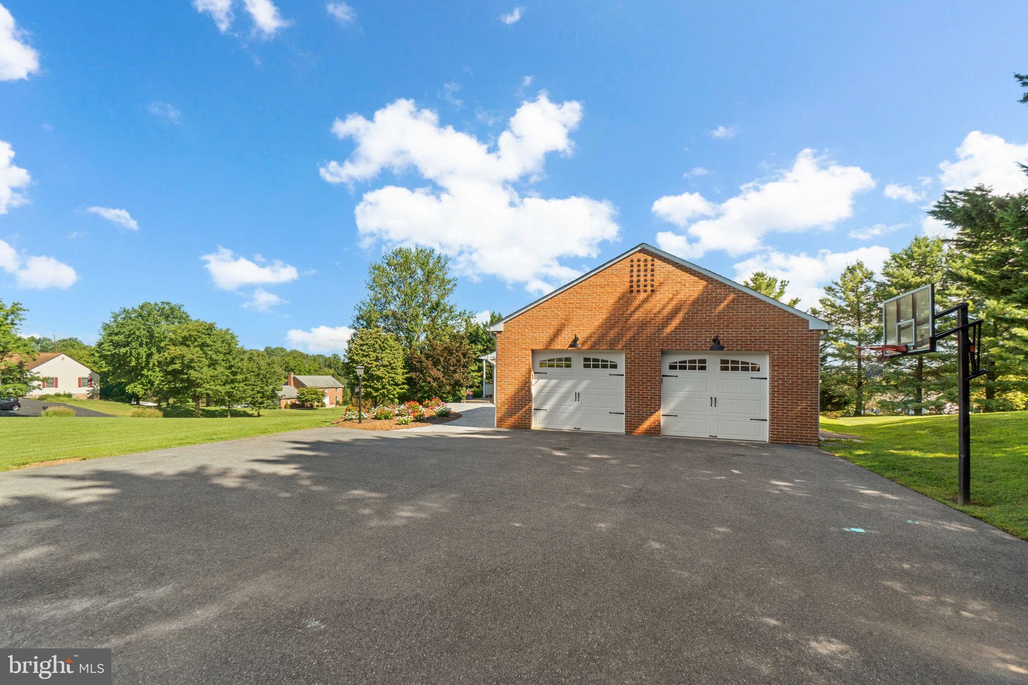 3856 SAINT CLAIR COURT