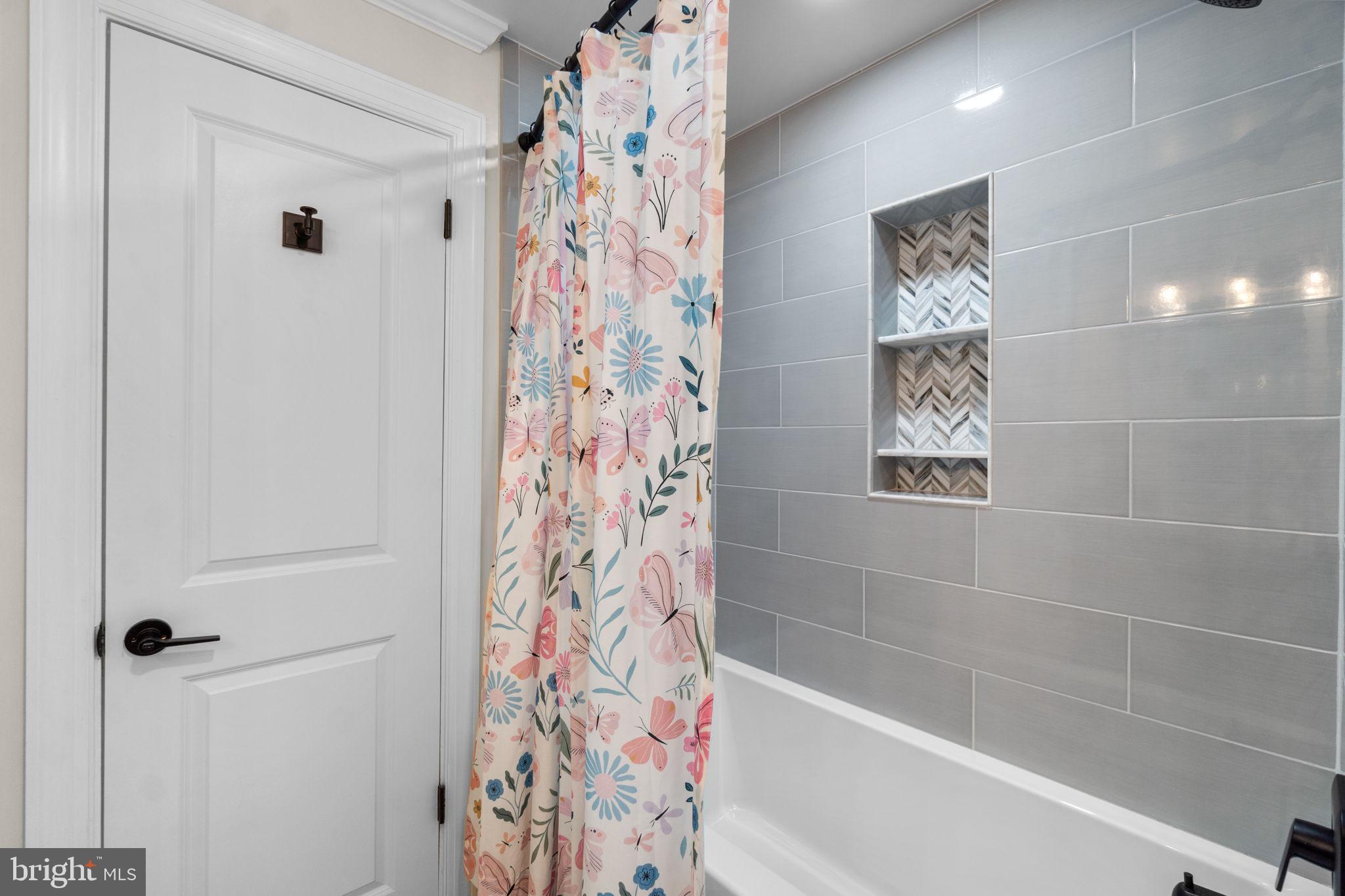 3856 SAINT CLAIR COURT