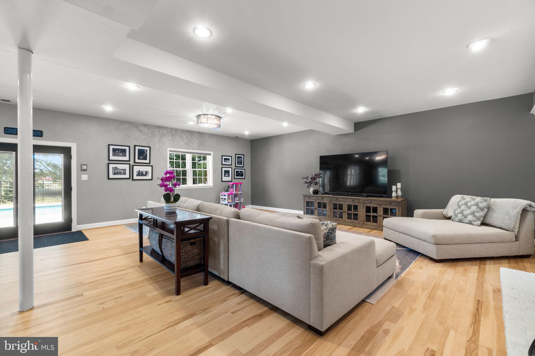 3856 SAINT CLAIR COURT