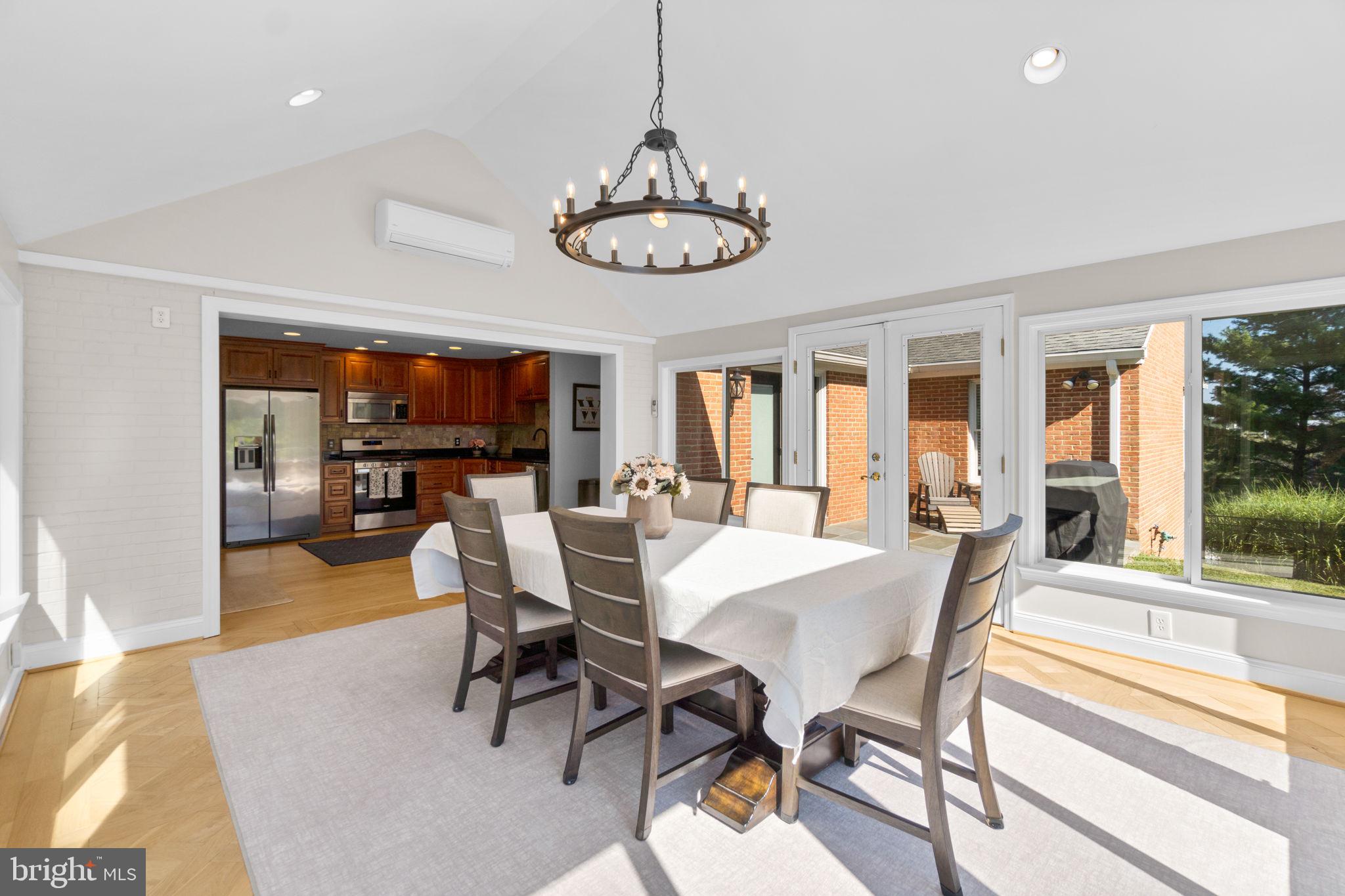 3856 SAINT CLAIR COURT