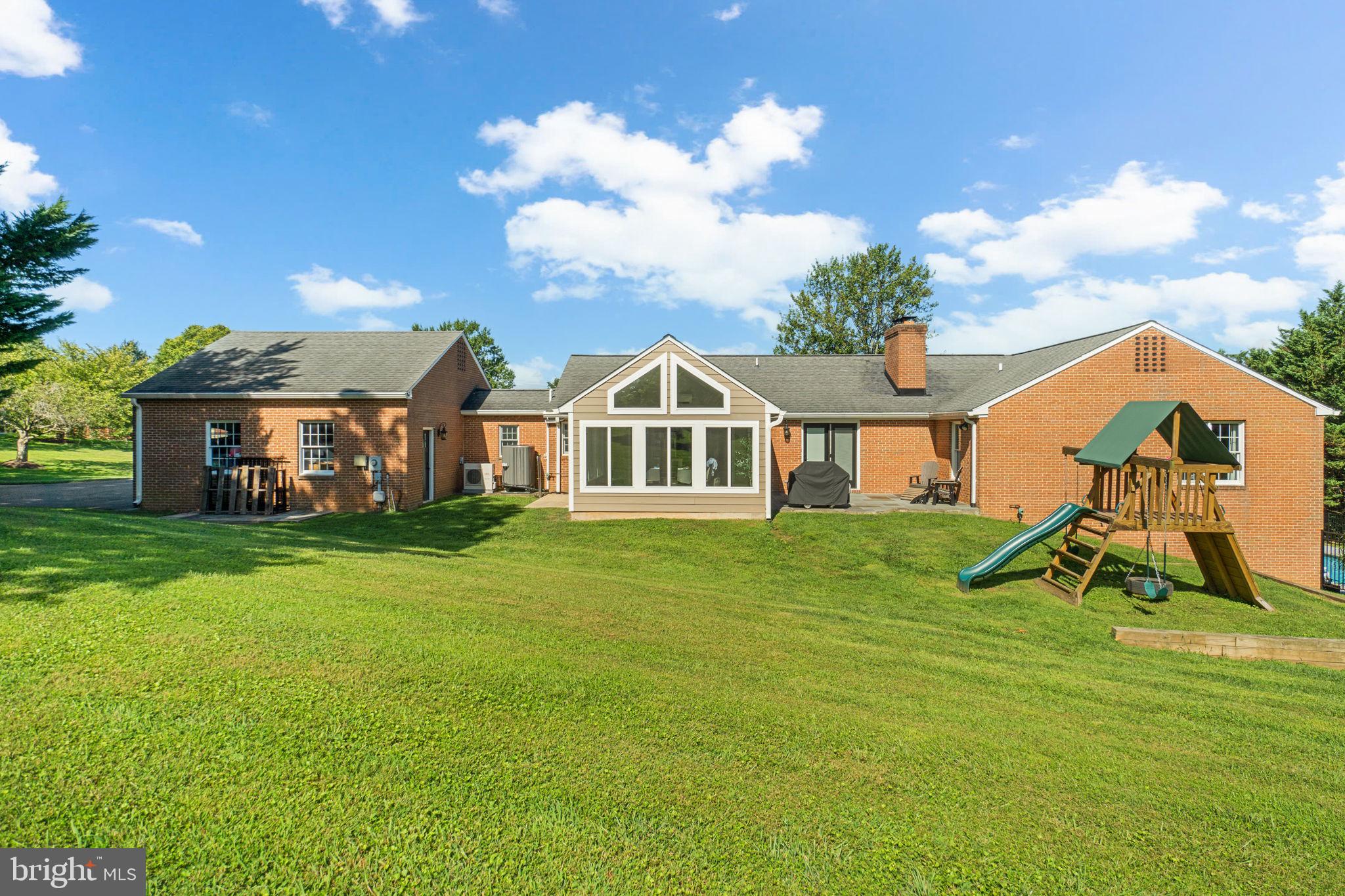 3856 SAINT CLAIR COURT