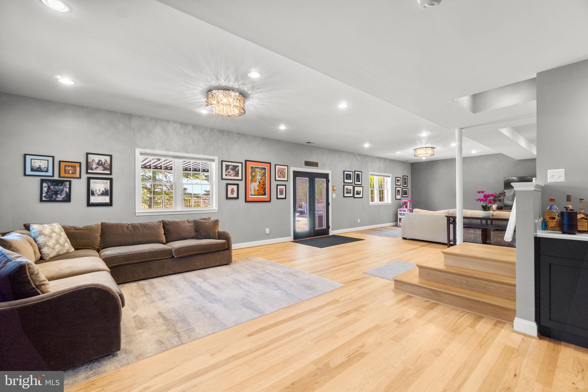 3856 SAINT CLAIR COURT