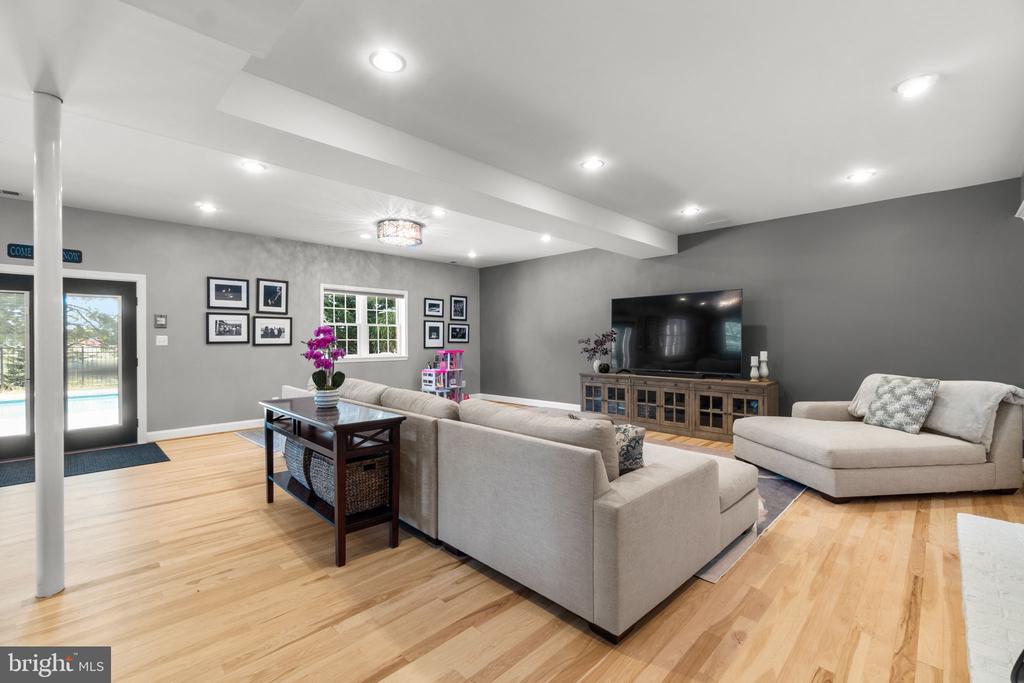 3856 SAINT CLAIR COURT