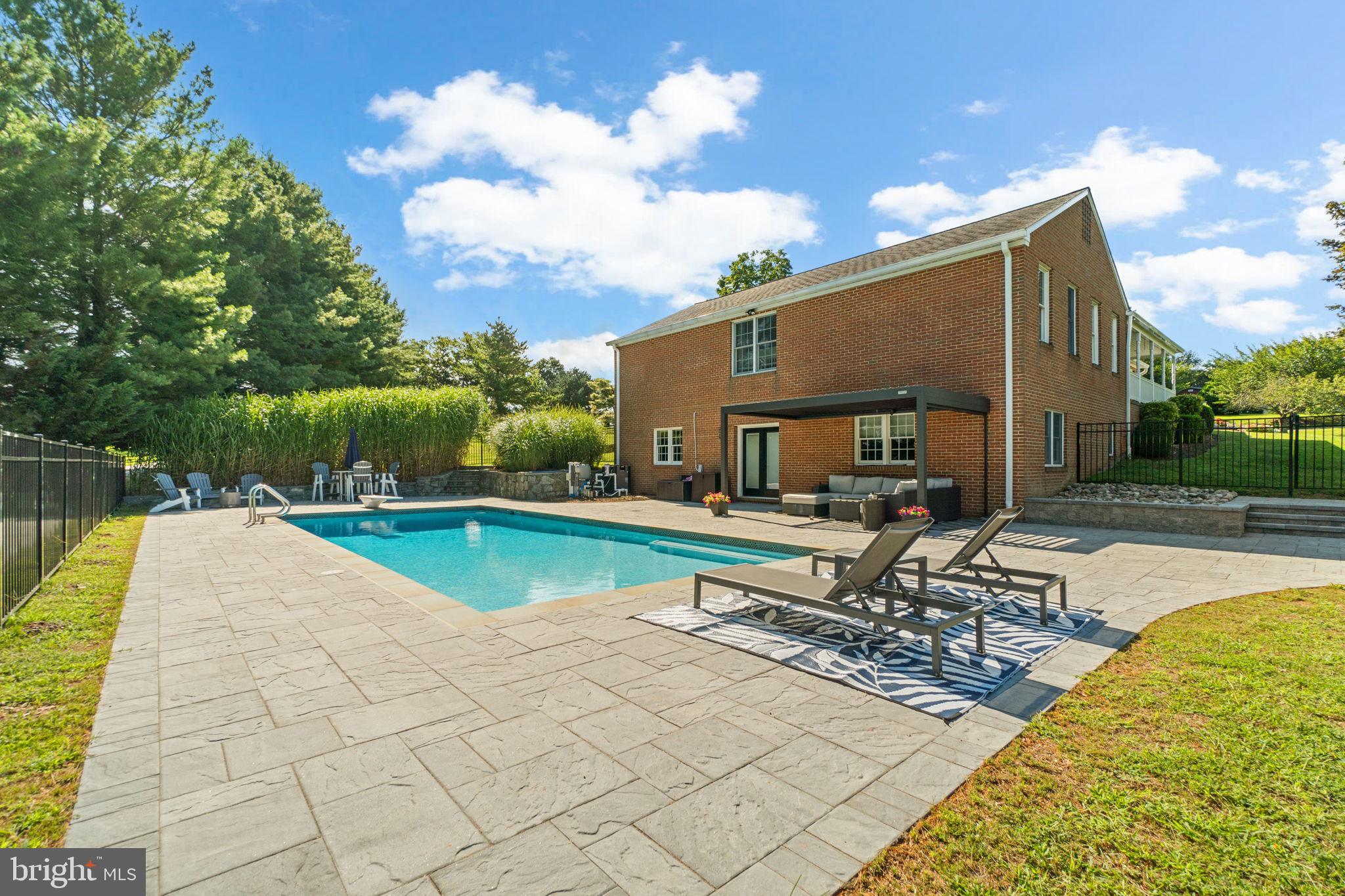 3856 SAINT CLAIR COURT