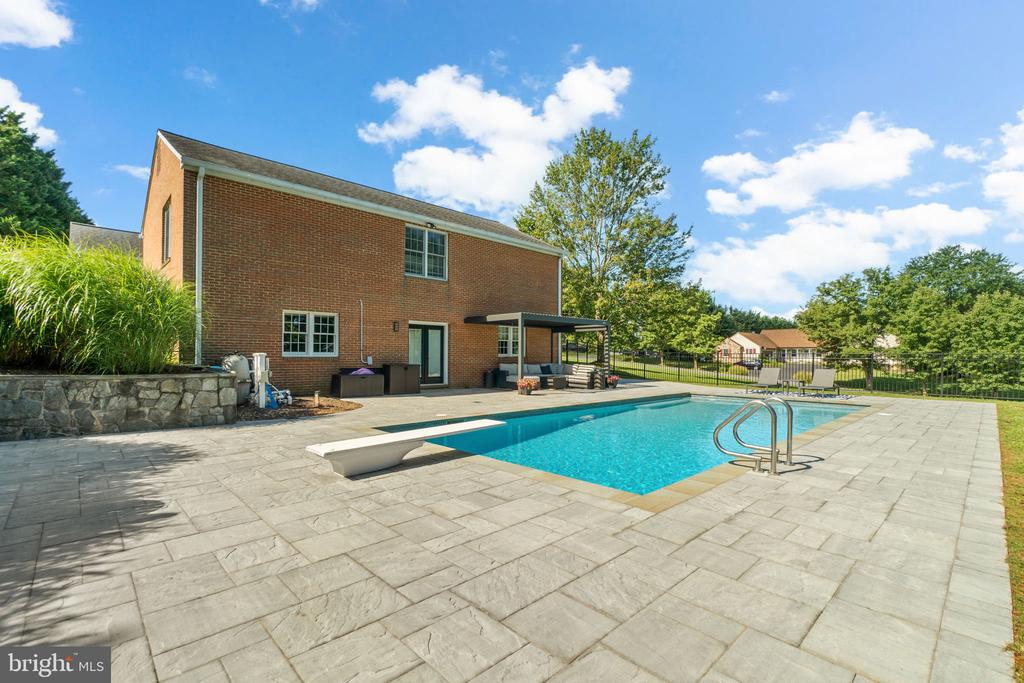 3856 SAINT CLAIR COURT