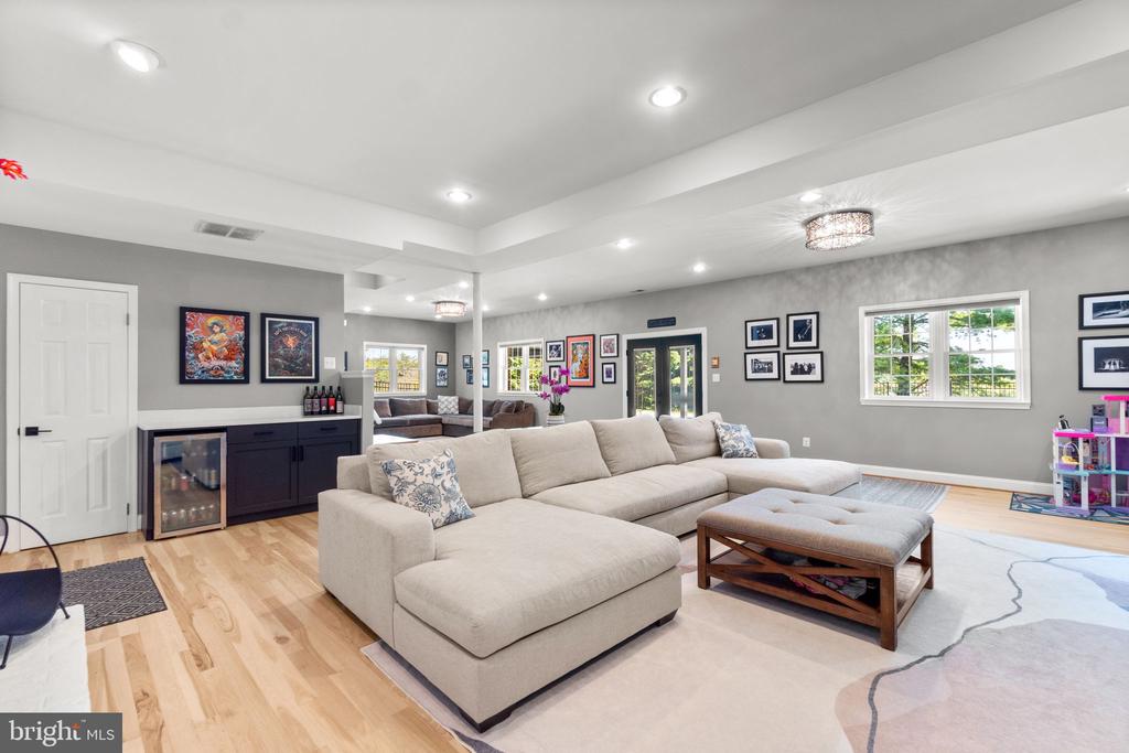 3856 SAINT CLAIR COURT