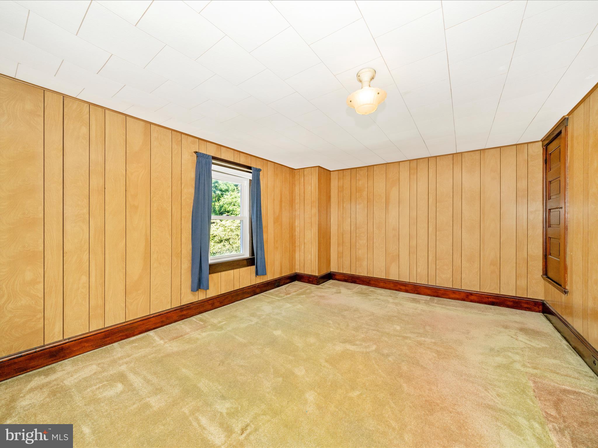 7 W B STREET