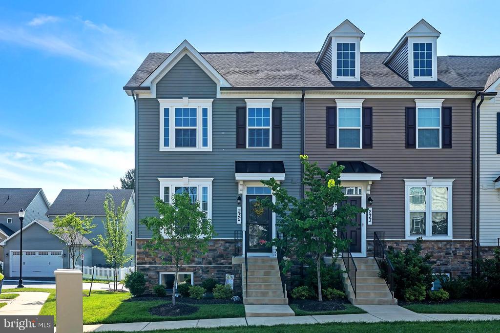 235 EDWIN RD