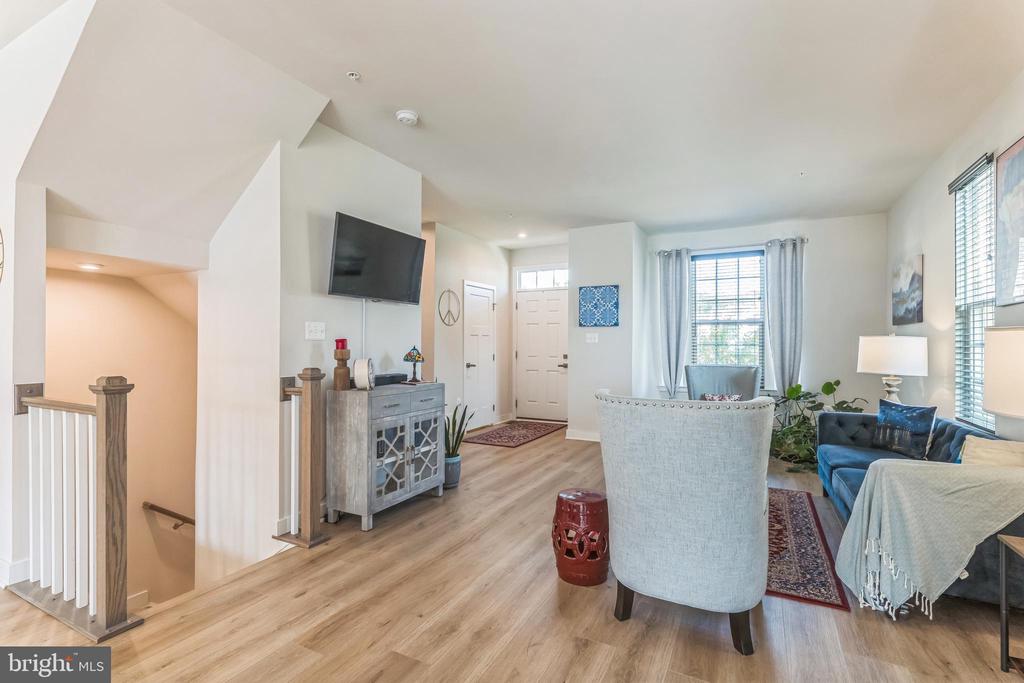 235 EDWIN RD