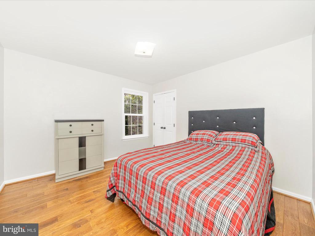 7813 OAK LEAF COURT
