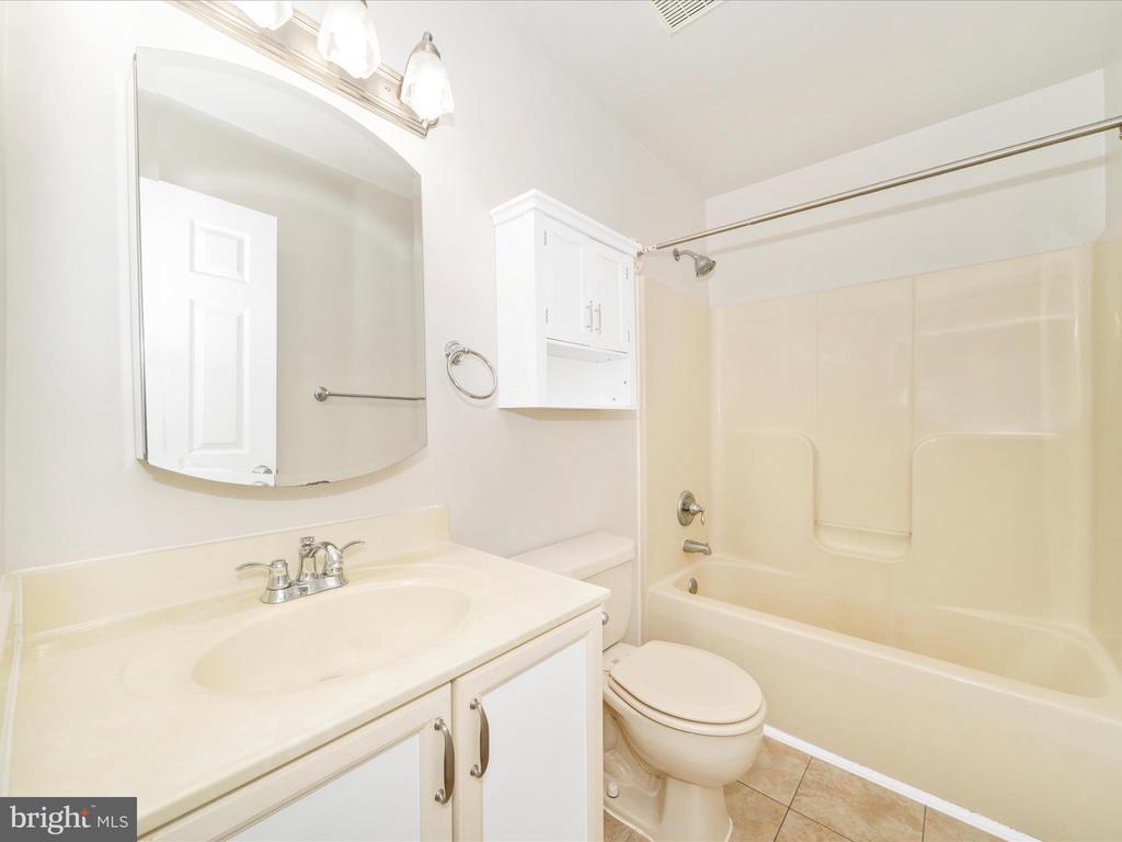 7813 OAK LEAF COURT