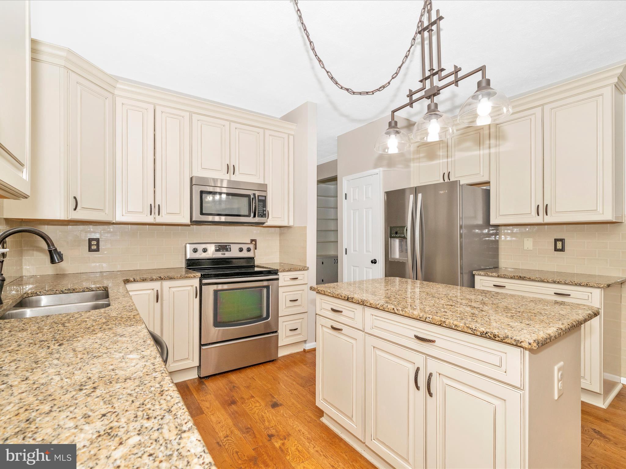 7813 OAK LEAF COURT
