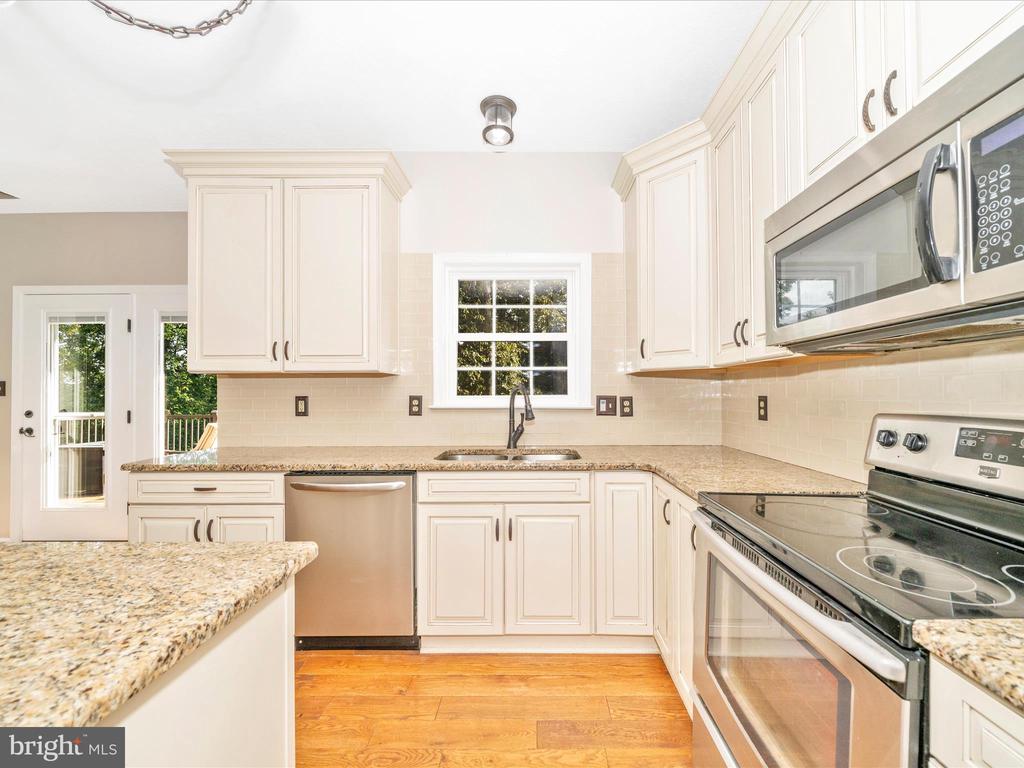 7813 OAK LEAF COURT