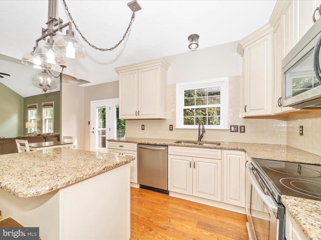 7813 OAK LEAF COURT