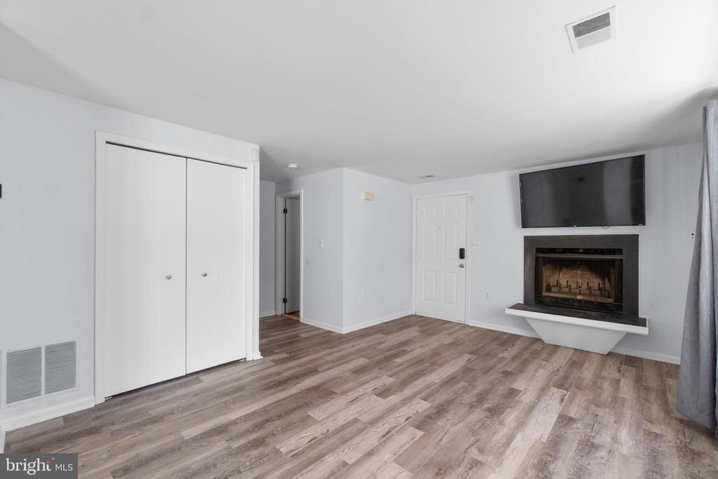 1225 DANIELLE DRIVE E 1225E