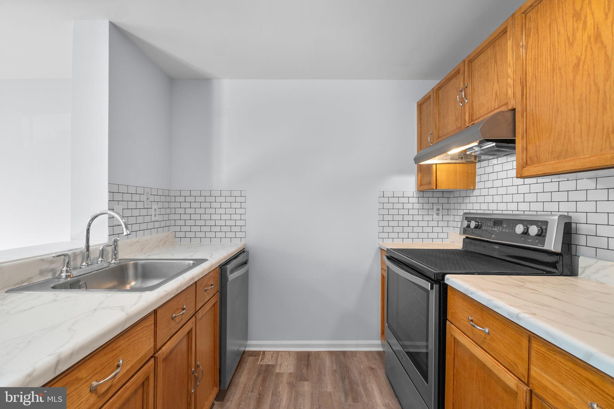 1225 DANIELLE DRIVE E 1225E