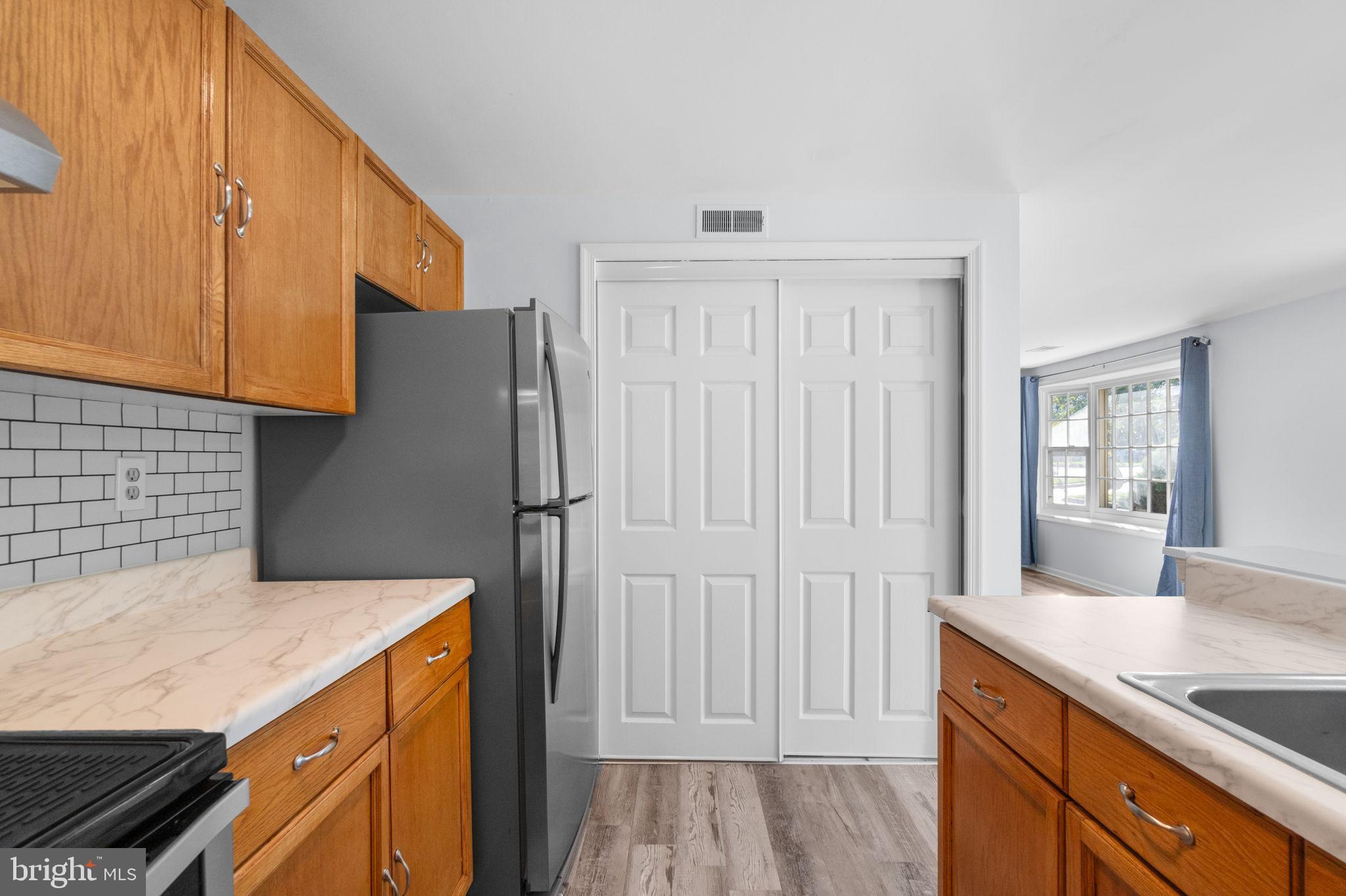 1225 DANIELLE DRIVE E 1225E