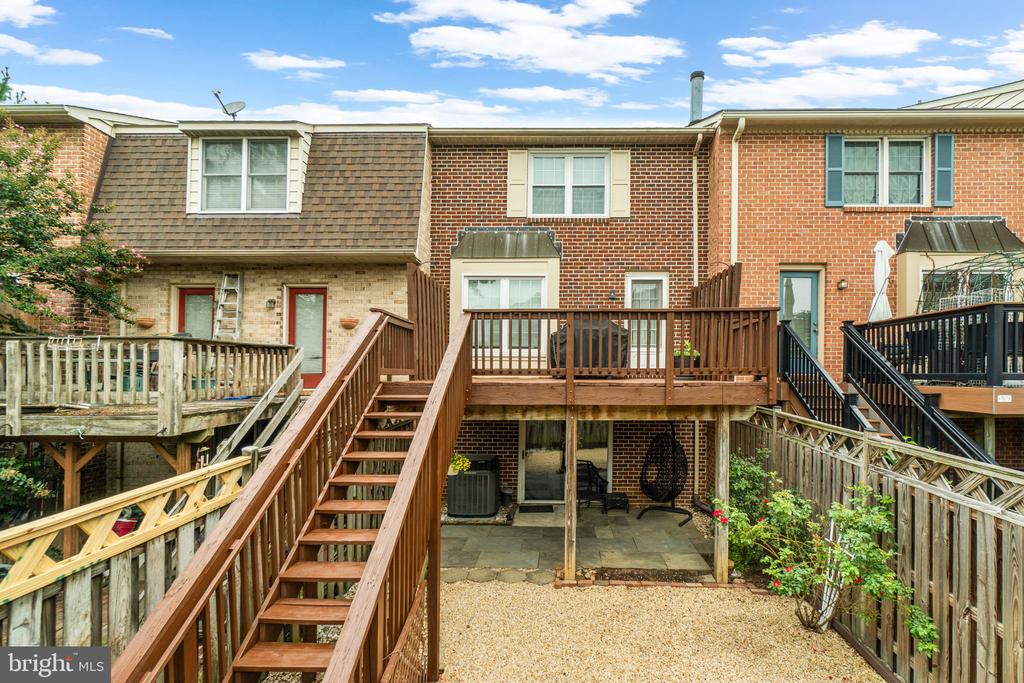 8033 HOLLOW REED COURT