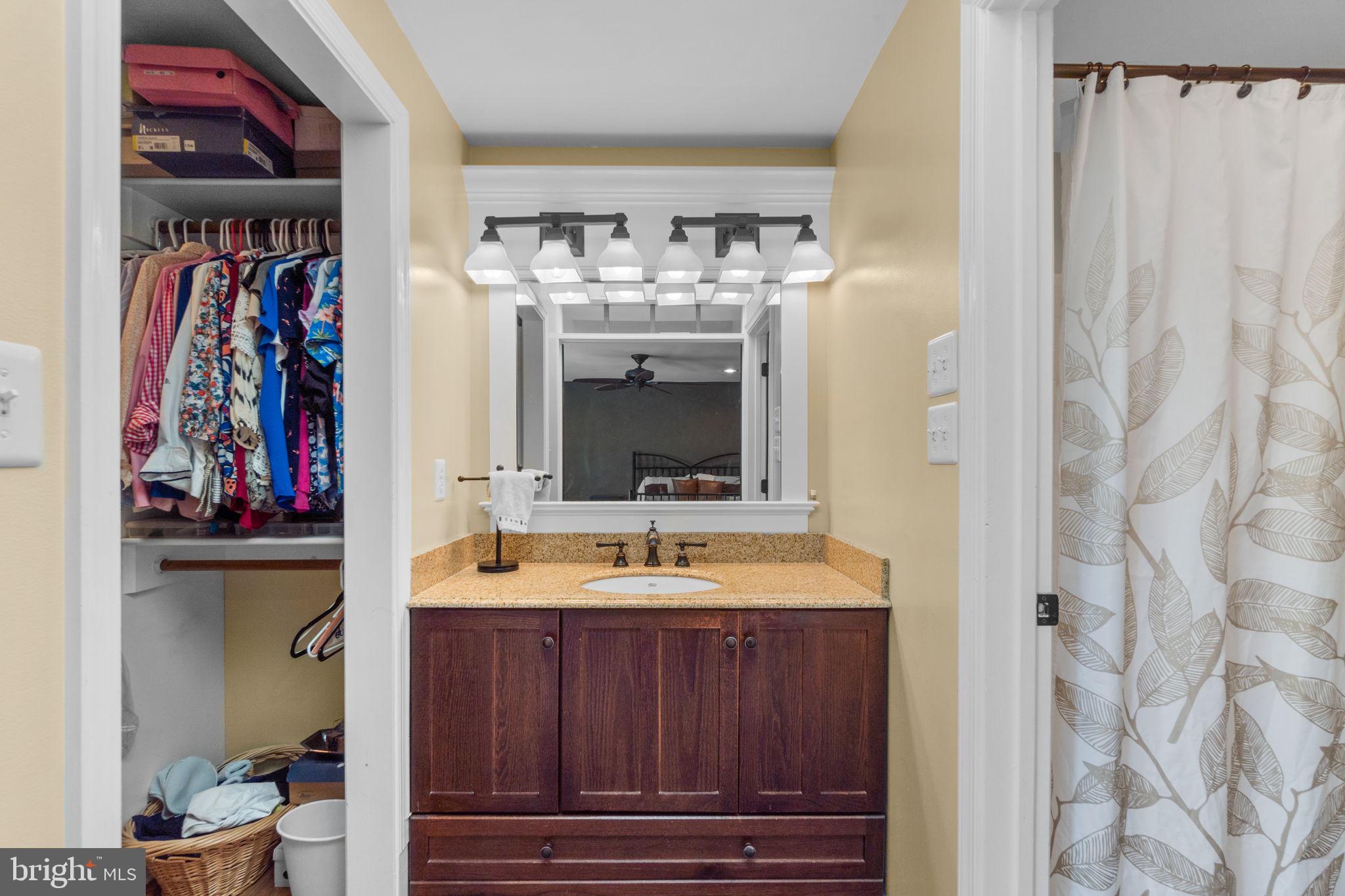 8033 HOLLOW REED COURT