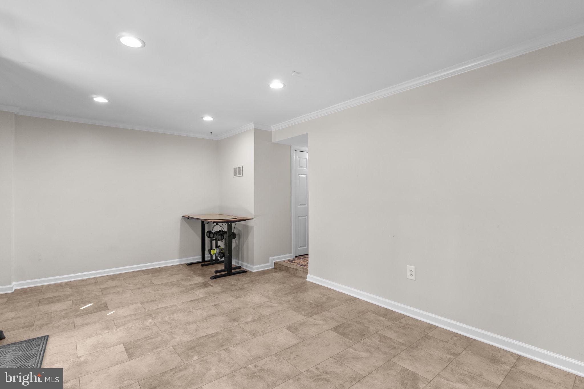 8033 HOLLOW REED COURT