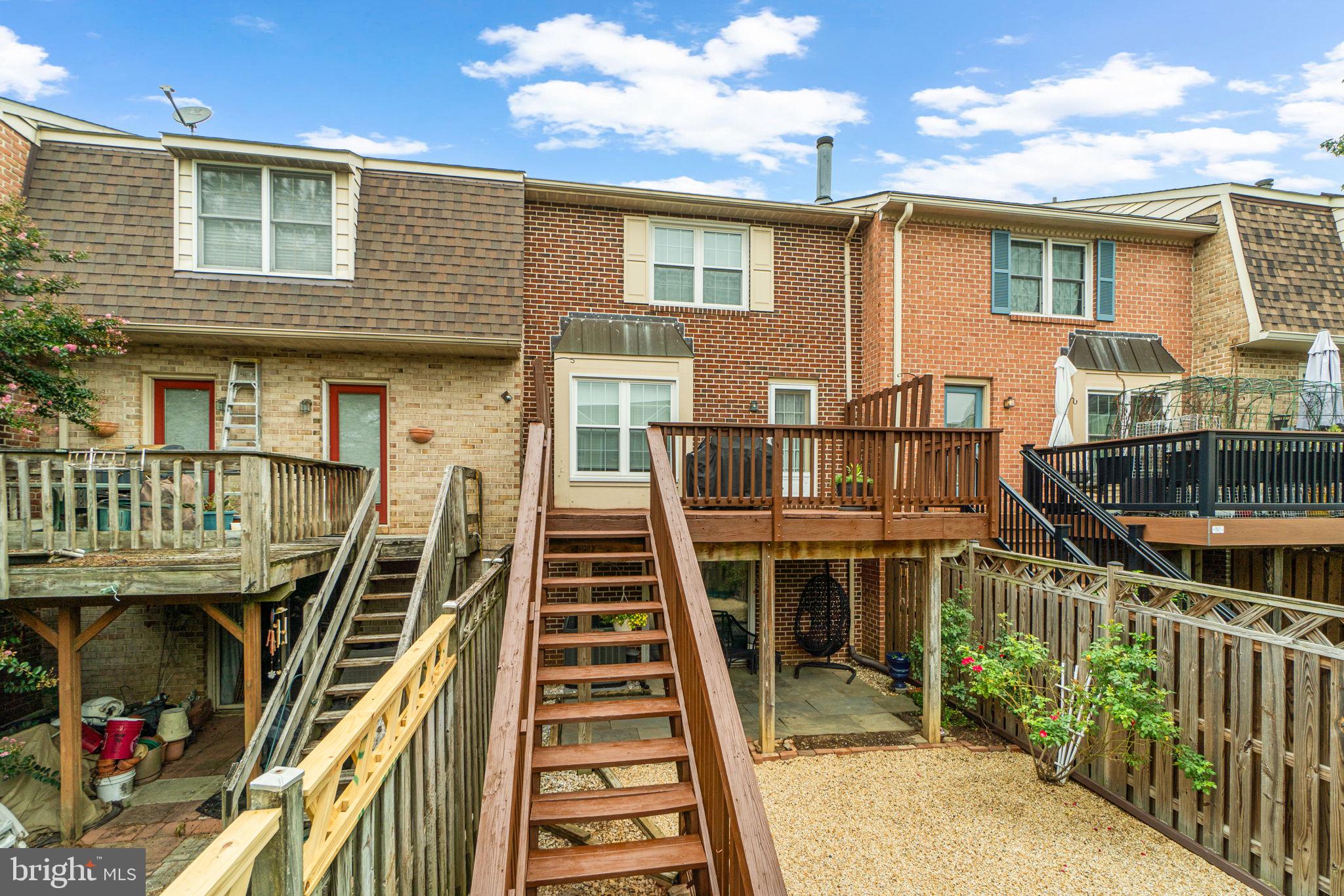 8033 HOLLOW REED COURT