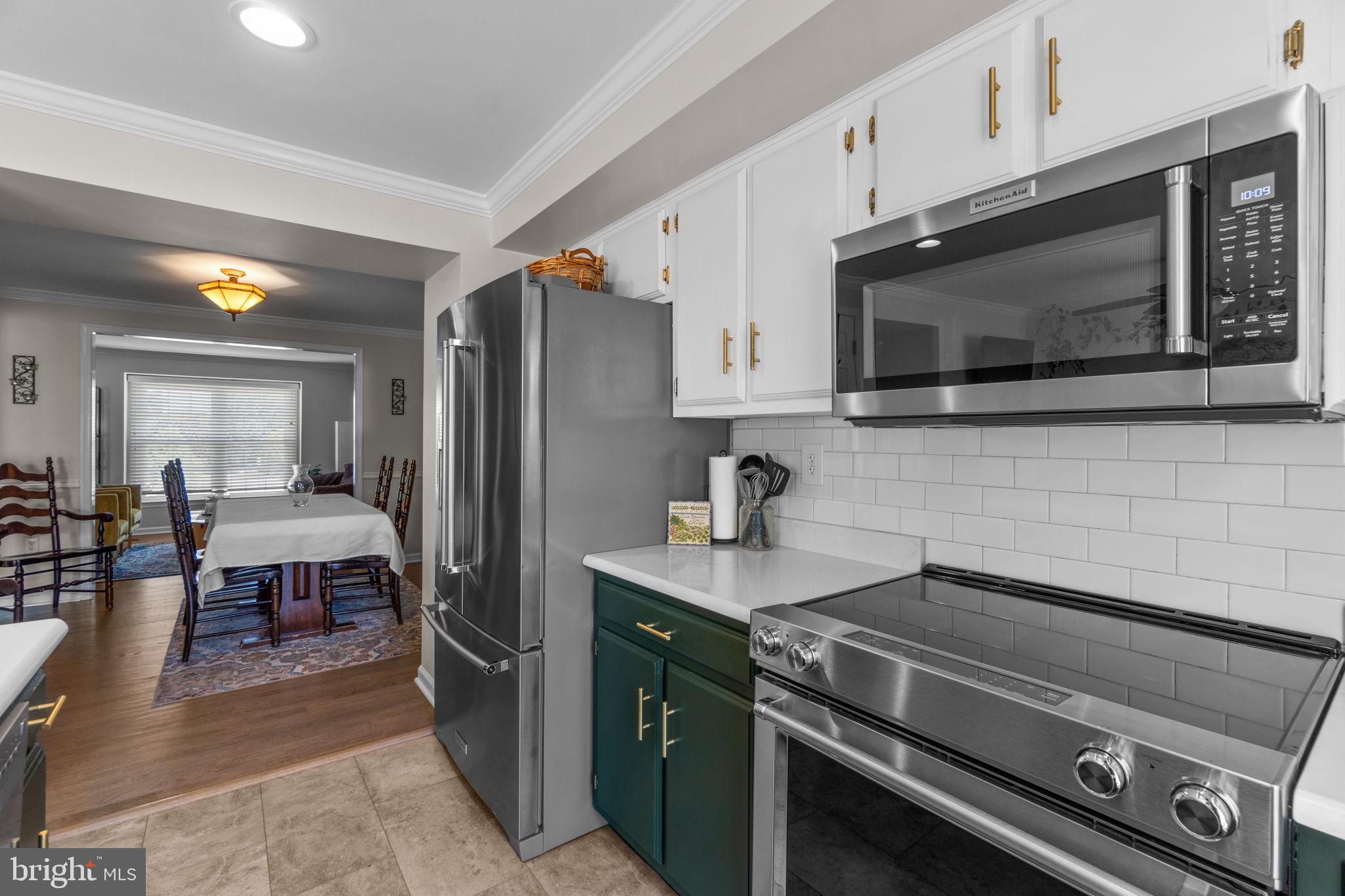 8033 HOLLOW REED COURT