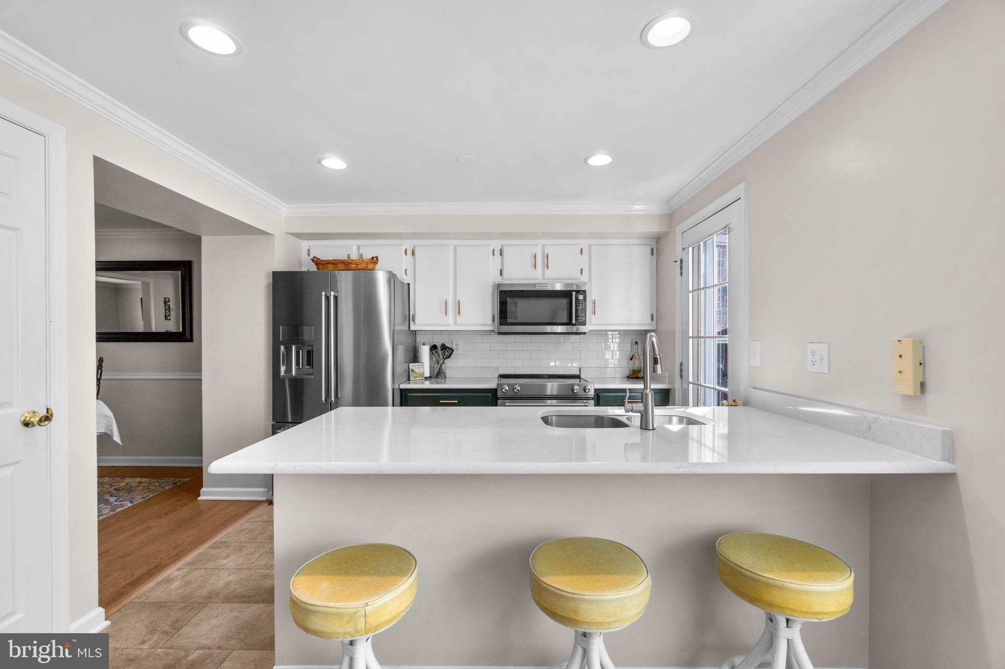 8033 HOLLOW REED COURT