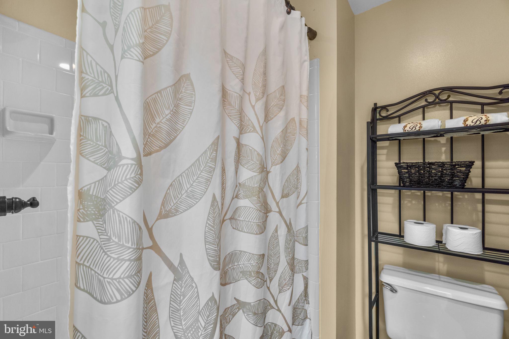 8033 HOLLOW REED COURT