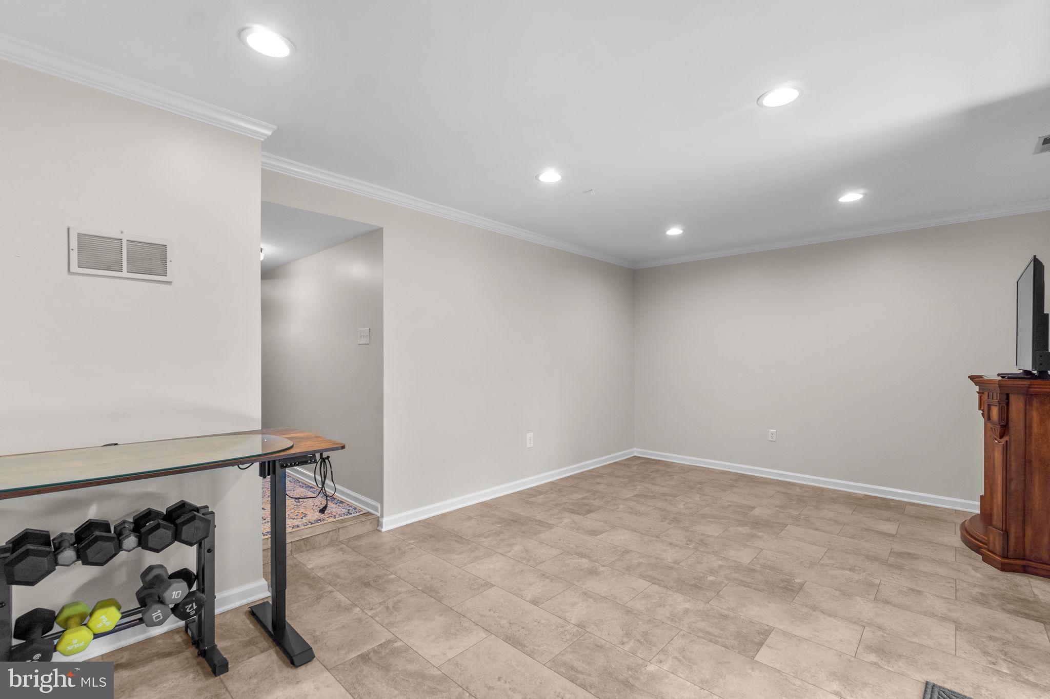 8033 HOLLOW REED COURT