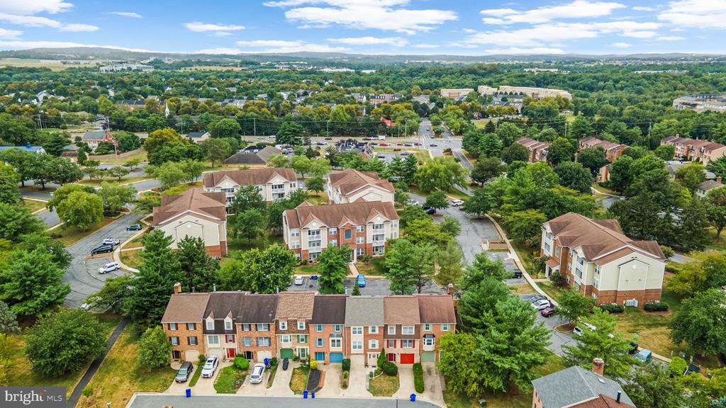8033 HOLLOW REED COURT