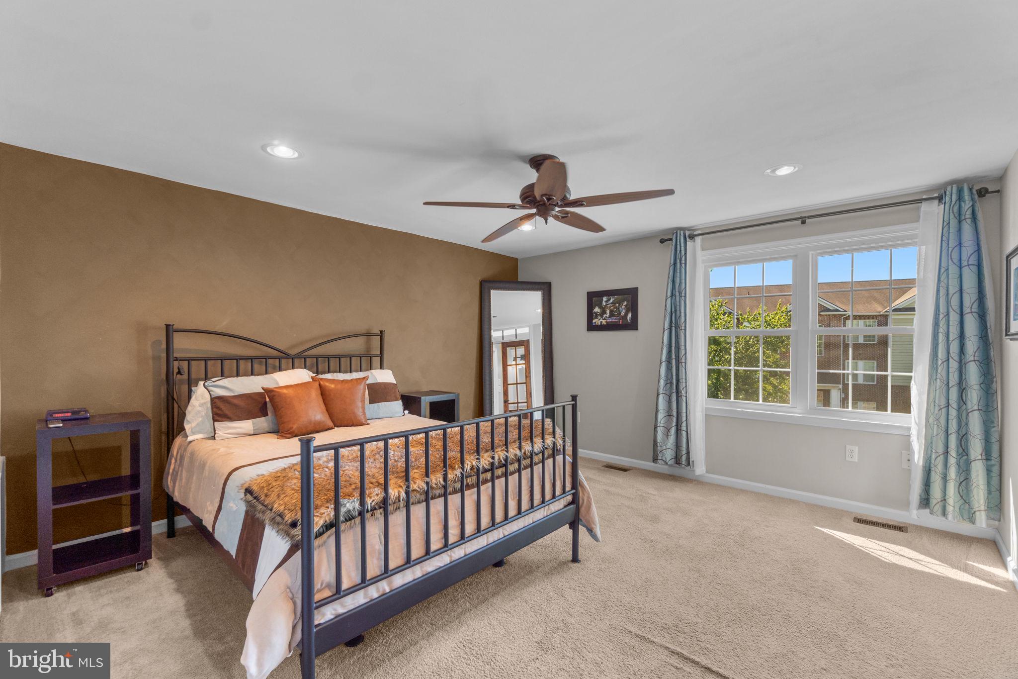 8033 HOLLOW REED COURT