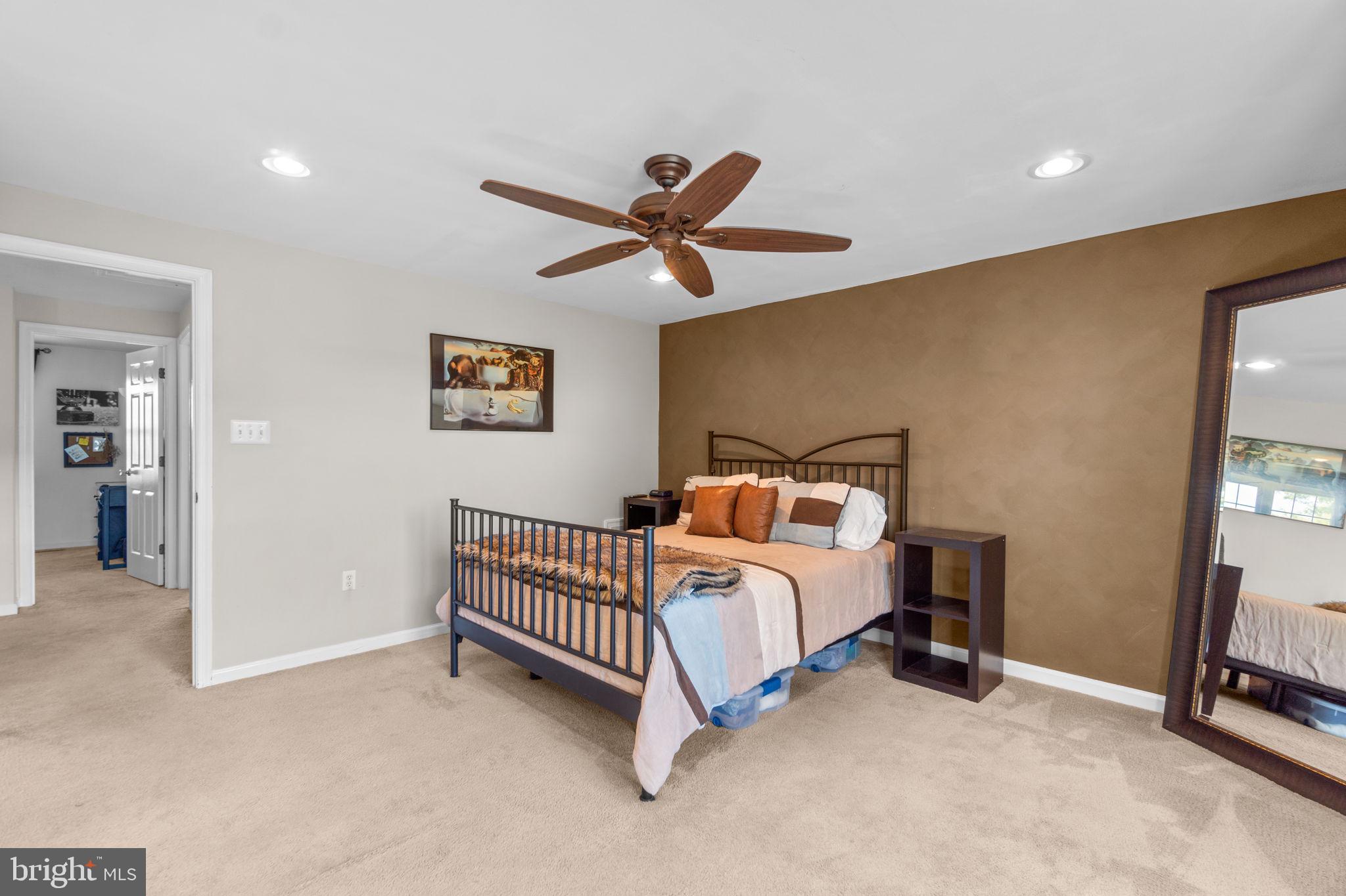 8033 HOLLOW REED COURT