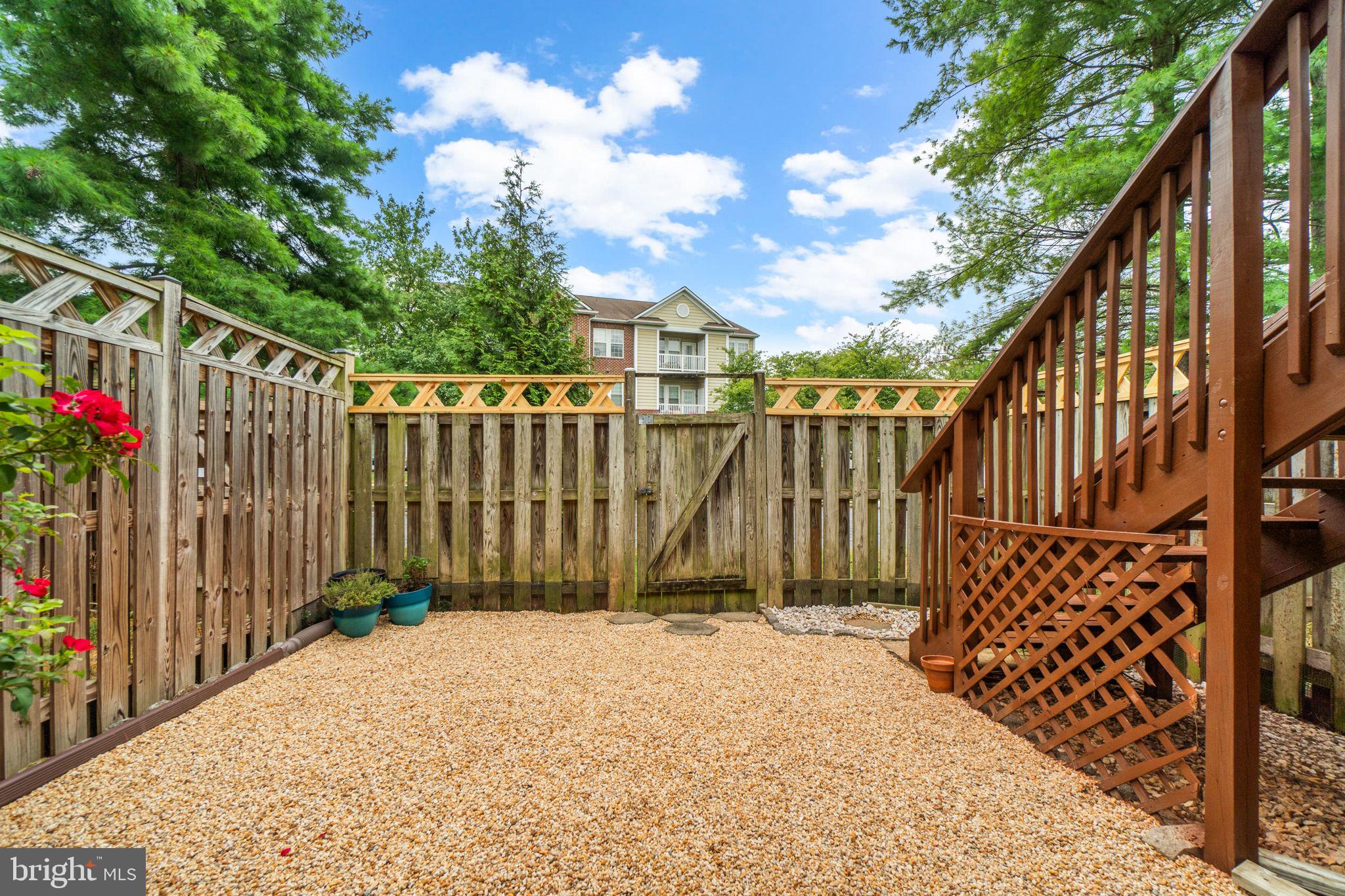 8033 HOLLOW REED COURT