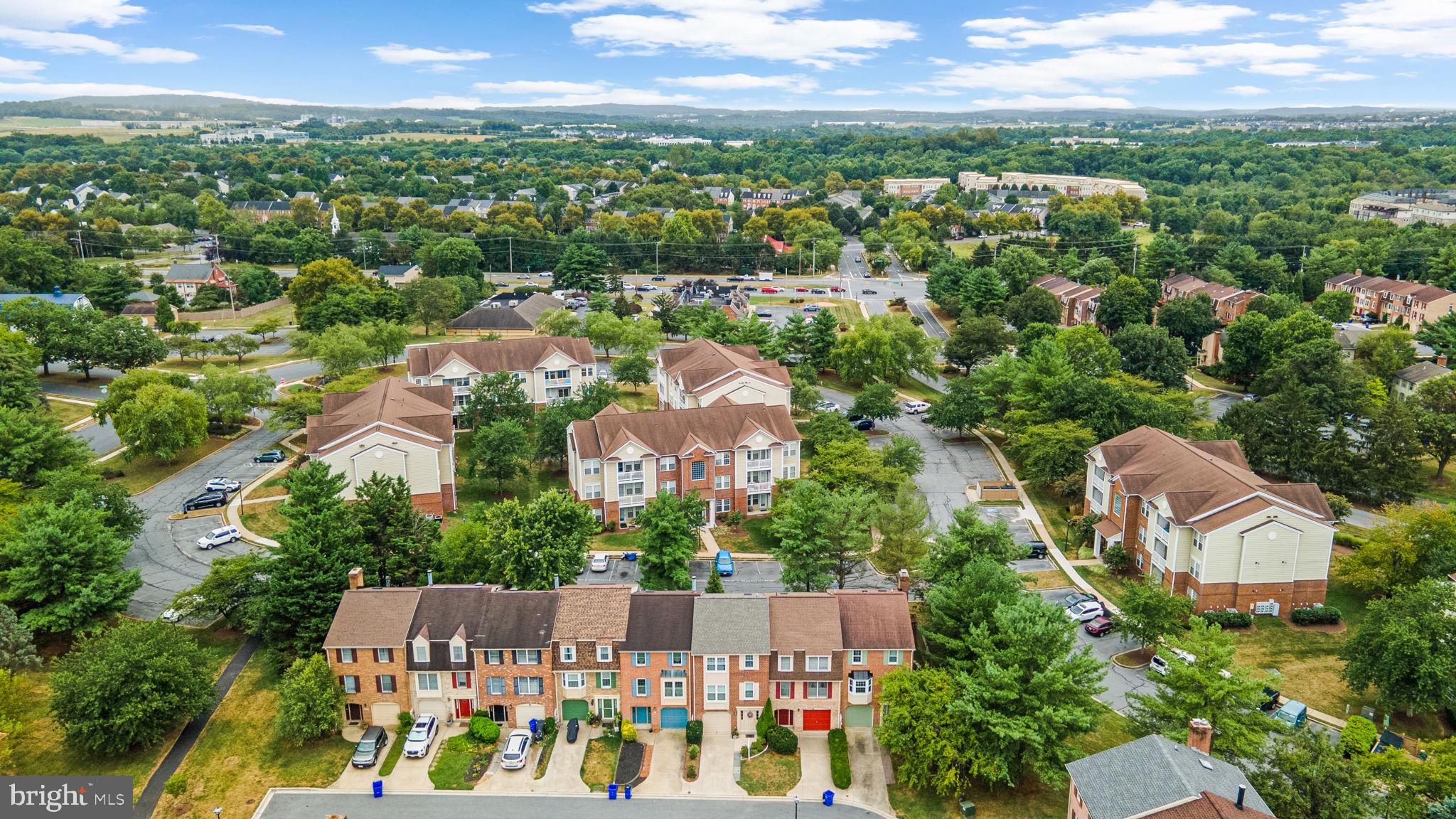 8033 HOLLOW REED COURT