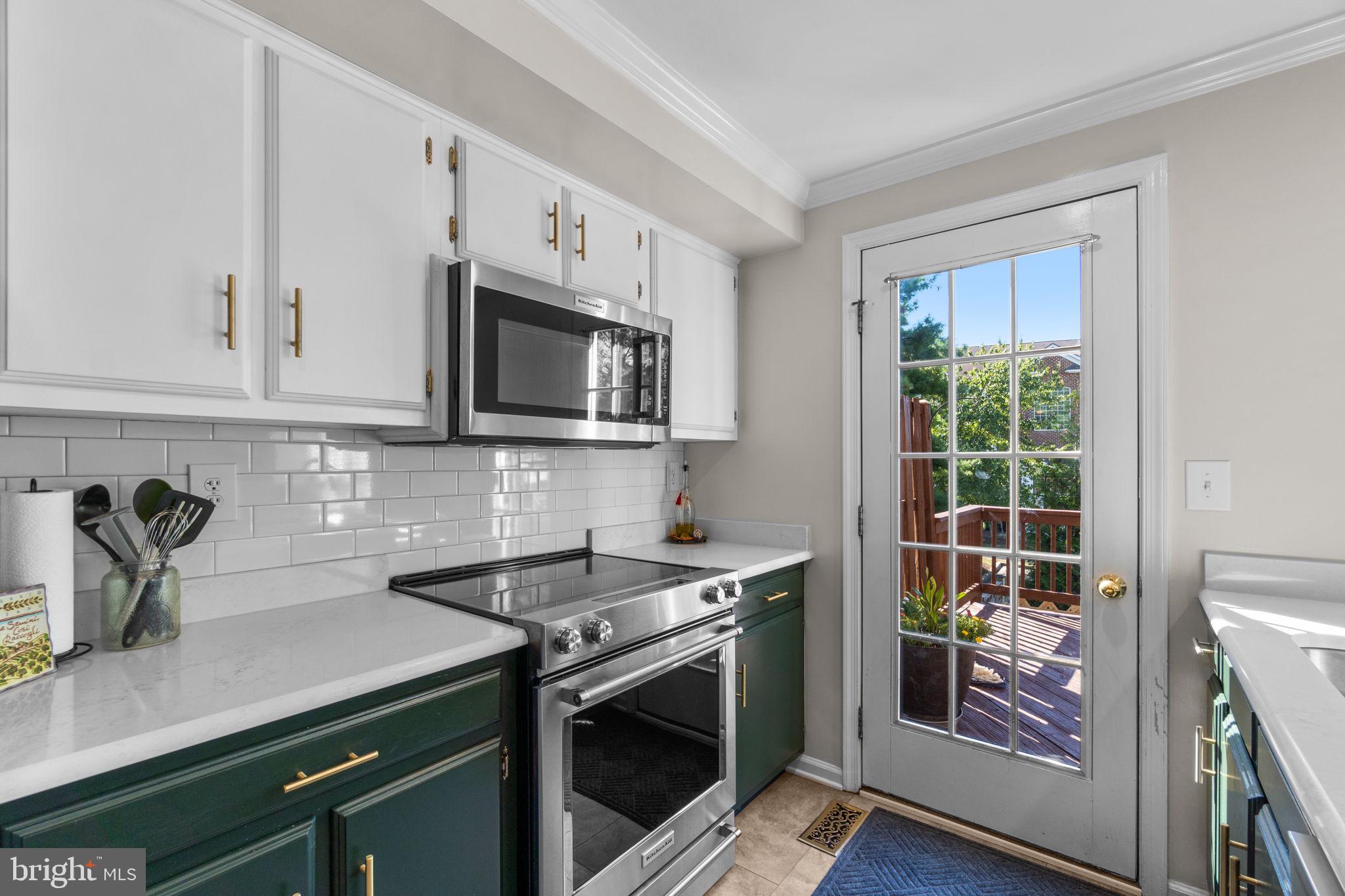 8033 HOLLOW REED COURT