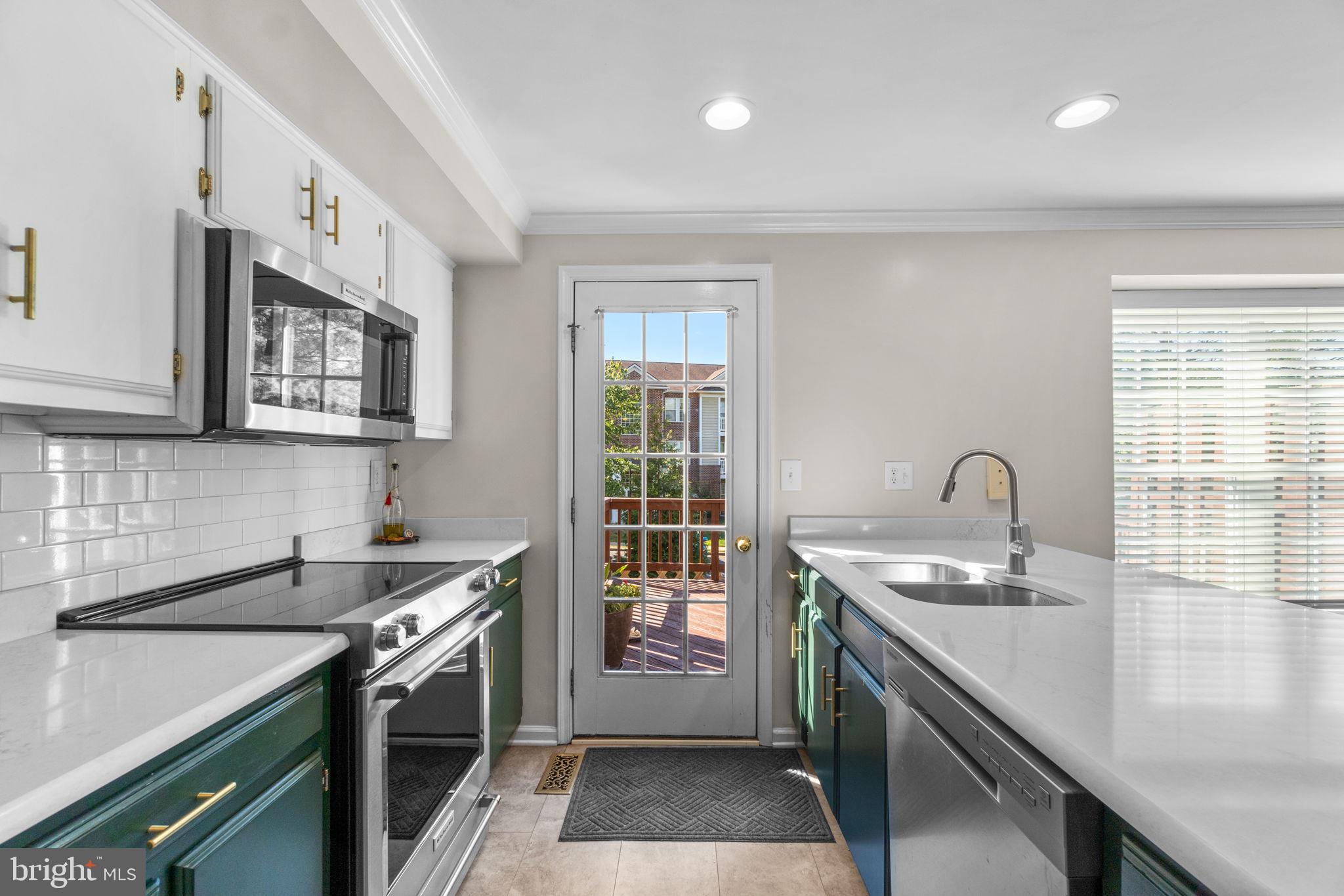 8033 HOLLOW REED COURT