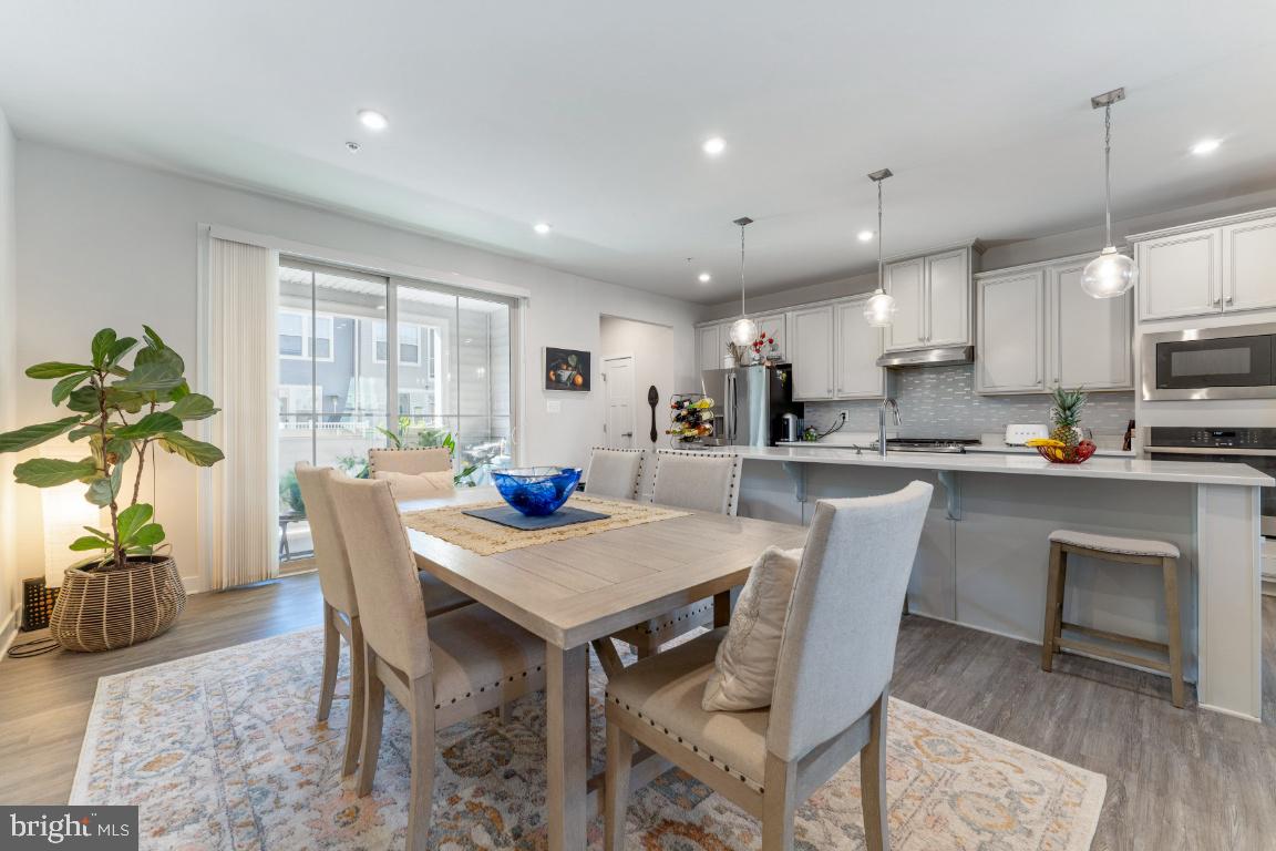 8715 SHADY PINES DRIVE