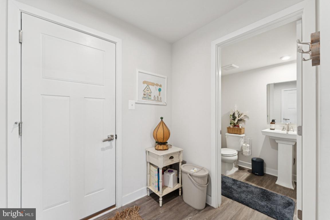 8715 SHADY PINES DRIVE