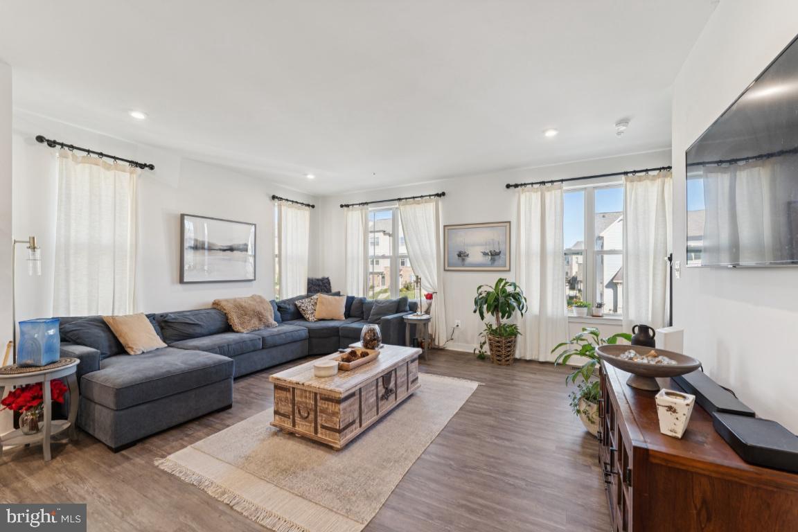 8715 SHADY PINES DRIVE