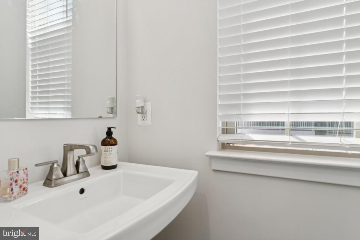 8715 SHADY PINES DRIVE