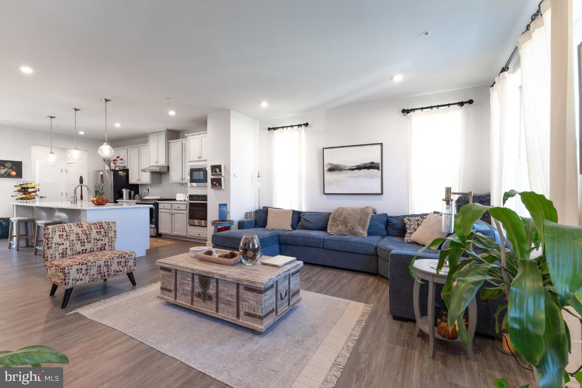 8715 SHADY PINES DRIVE