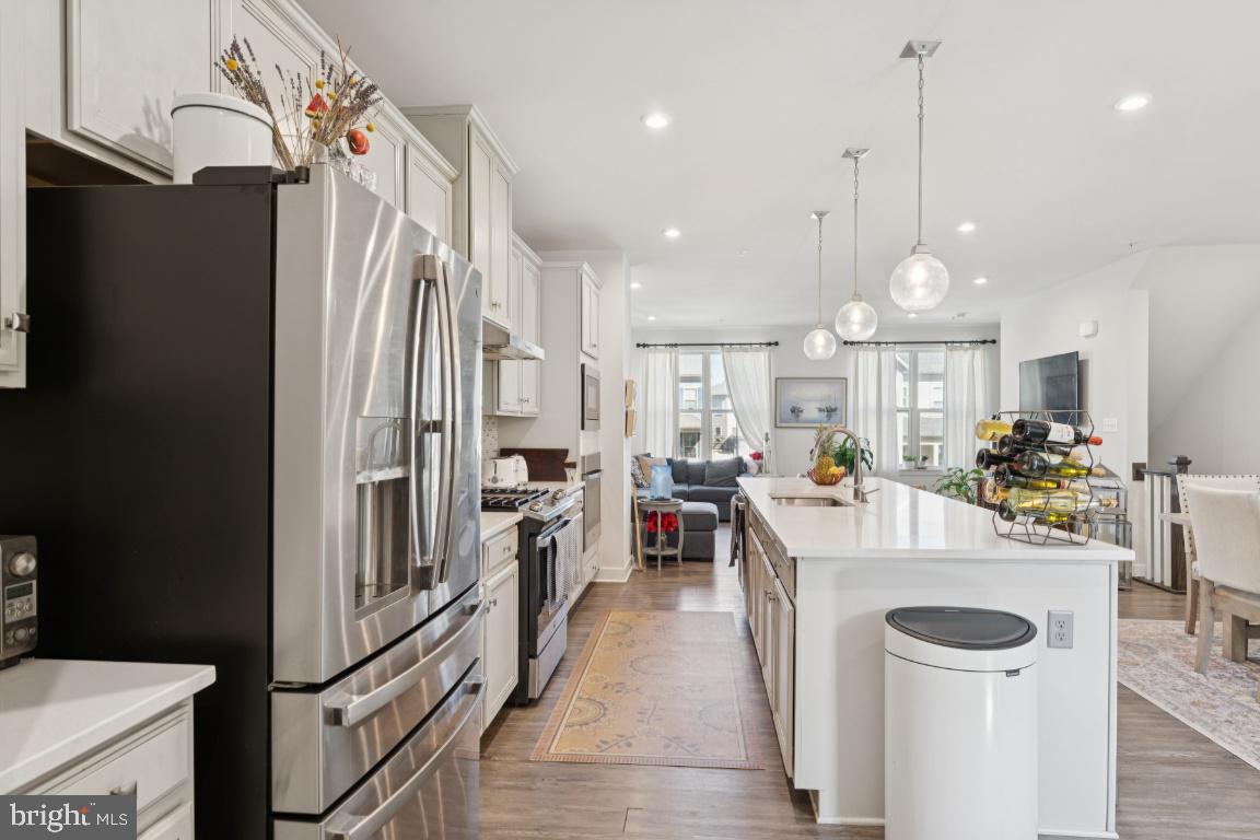 8715 SHADY PINES DRIVE