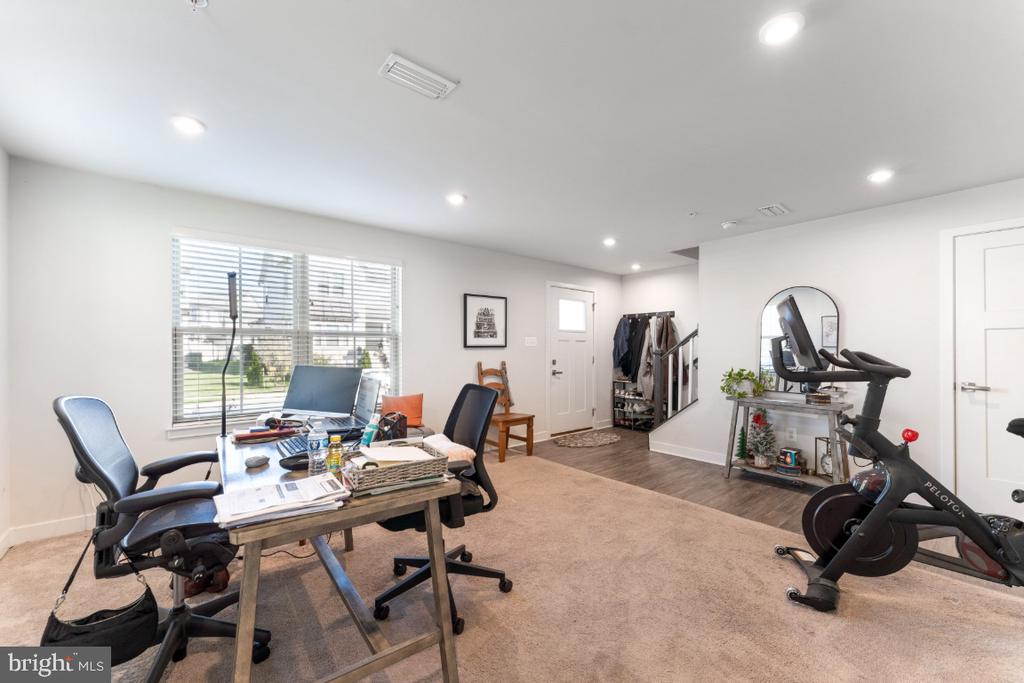 8715 SHADY PINES DRIVE