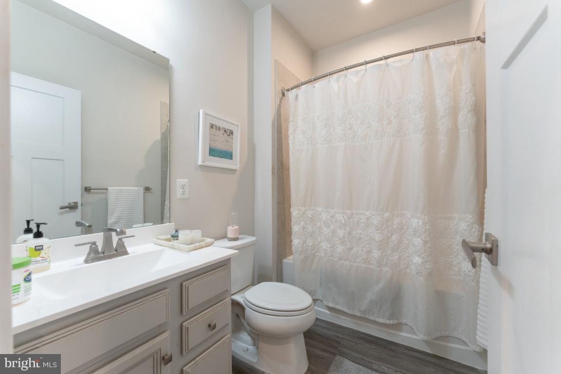 8715 SHADY PINES DRIVE