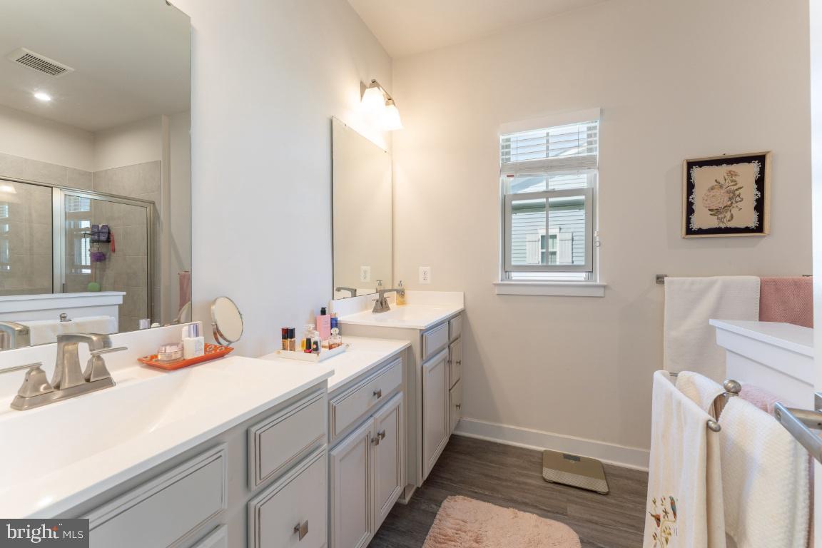 8715 SHADY PINES DRIVE